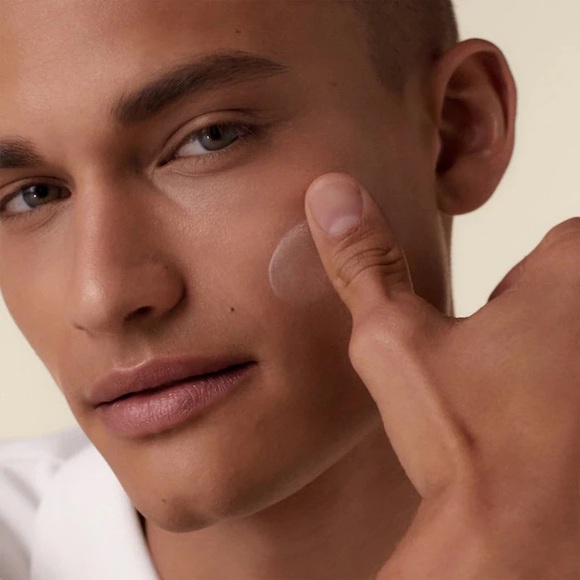 Shiseido Urban Environment Oil-Free Sunscreen SPF 42 - Picture 5 of 5